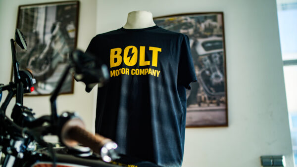 ⚡ Camiseta BOLT MOTOR COMPANY rayo / color negro
