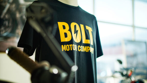 ⚡ Camiseta BOLT MOTOR COMPANY rayo / color negro - Imagen 3