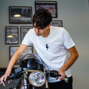 ⚡ Camiseta BOLT MOTOR COMPANY rayo / color blanco
