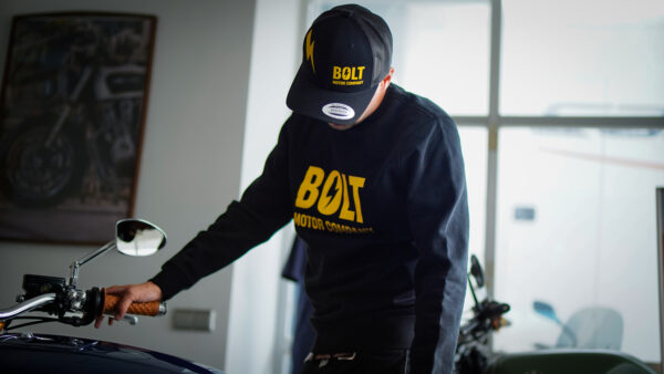 ⚡ Gorra trucker BOLT MOTOR COMPANY negra con rayo amarillo - Imagen 2