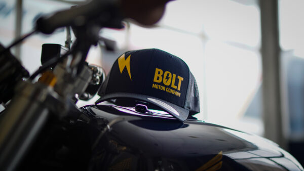 ⚡ Gorra trucker BOLT MOTOR COMPANY negra con rayo amarillo