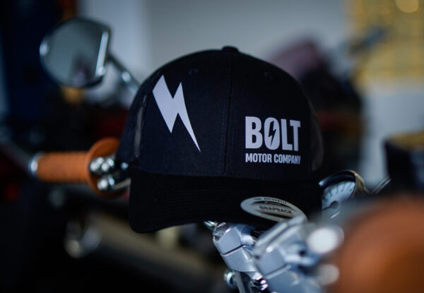 ⚡ Gorra trucker BOLT MOTOR COMPANY negra con rayo gris